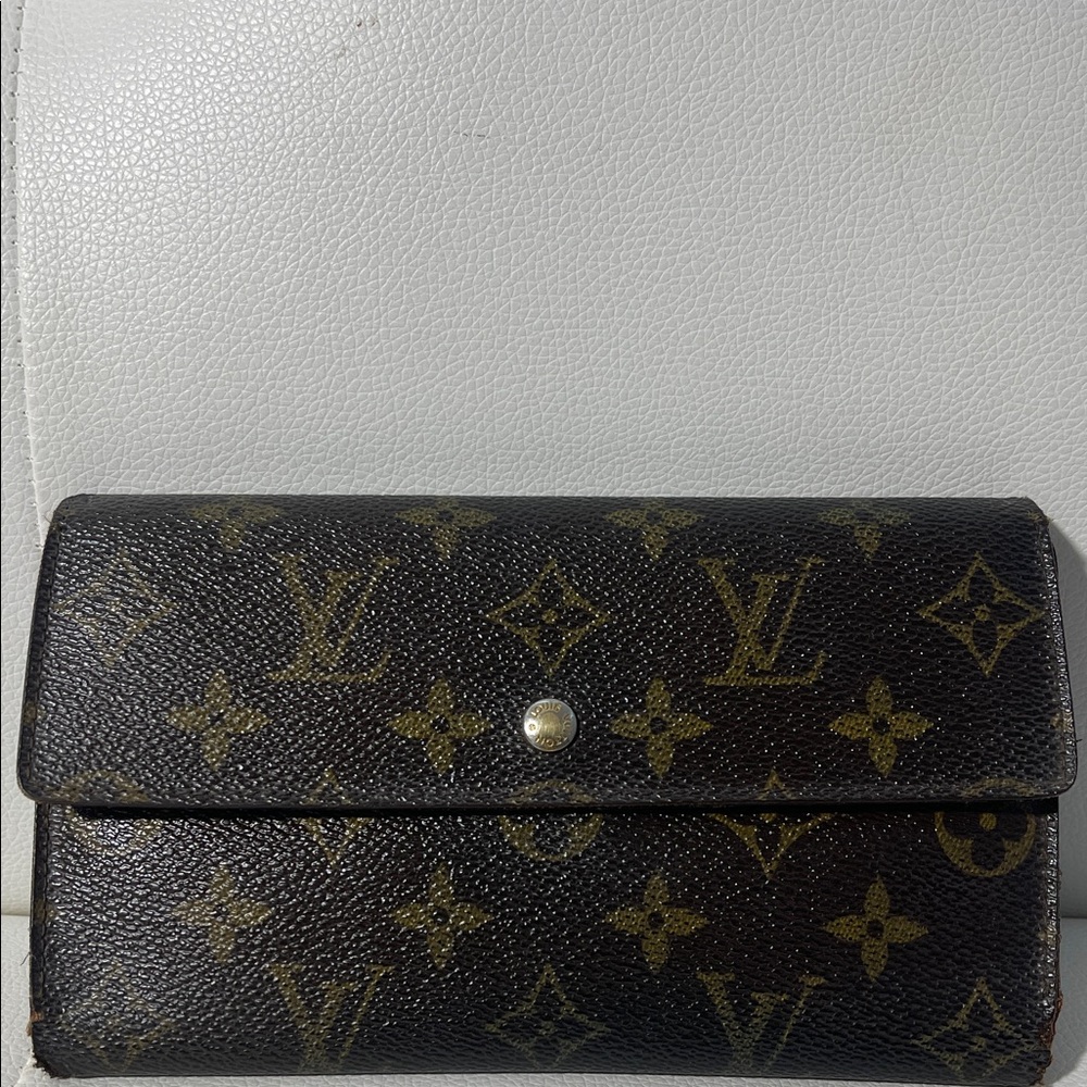 Authentic Louis Vuitton Monogram International Long Wallet - Picture 2 of 14